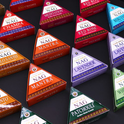 12x 42g Jumbo Golden Nag Vonné Kužele Tečúci Dym - Palo Santo