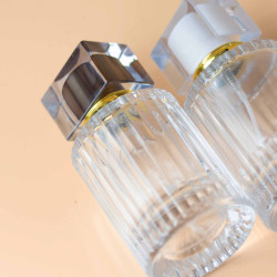 8x Okrúhla Rebrovaná Sprejová Fľaša s Uzáverom 50ml - Hnedá