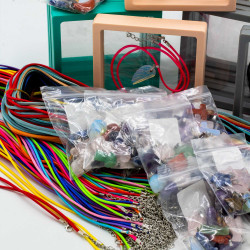 120x Prívesky z Drahých Kameňov so Závesnými Šnúrkami a Flexi Rámom