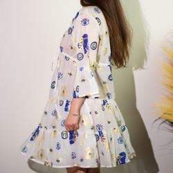 Ručne Maľované Šaty Nomad Sari v Bielej, Modrej a Zlatej Farbe Zlé Oko