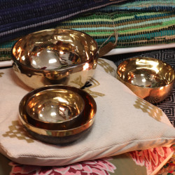 Stredná Ručne Vyrobená Spievajúca Miska Chaken (cca 500g) -15cm