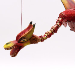Červený Závesný Lietajúci Drak 37cm