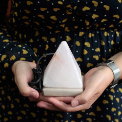 USB Biela Soľná Lampa Viacfarebná - Pyramída 9 cm