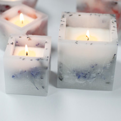 Očarujúco Žiariace Sviečky - Veľký Štvorec - Levanduľa